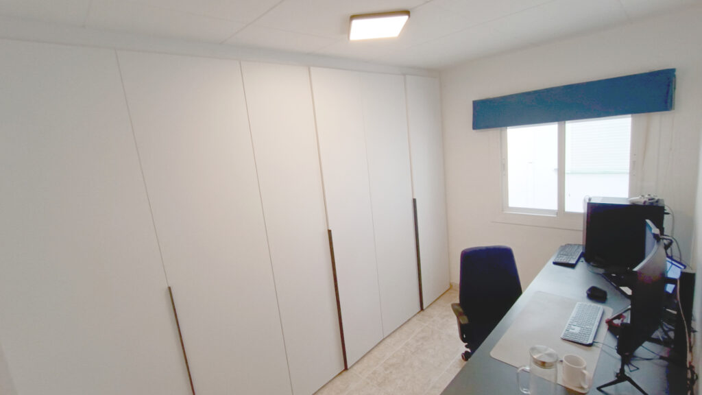 Transformación de una habitación juvenil en un despacho a medida: Un reto de 6m2